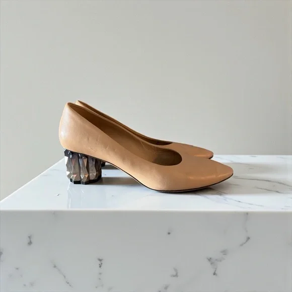 Salvatore Ferragamo Nude Leather Block Heel Pumps - Picture 2 of 12